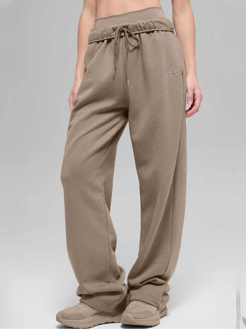 ALO Accolade Straight Leg Sweatpant in Gravel Brown Size Small